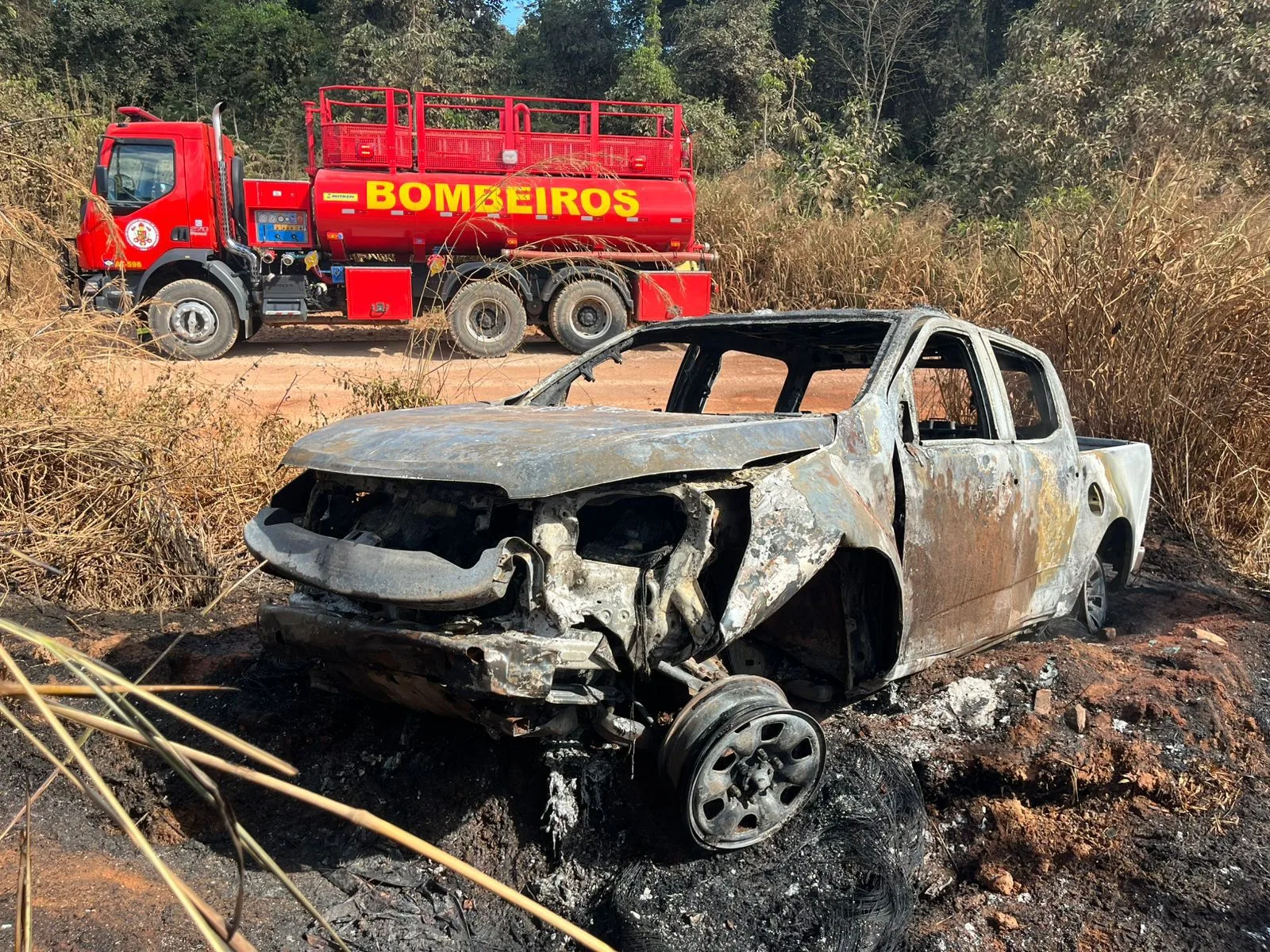 Motorista sofre queimaduras após caminhonete pegar fogo em estrada rural de Guarantã do Norte