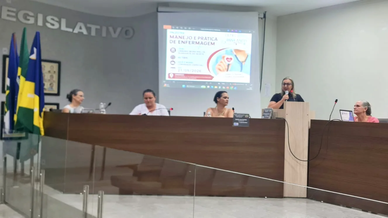 CETEC Anna Nery realiza palestra em alusão à Semana da Enfermagem no plenário da Câmara Municipal